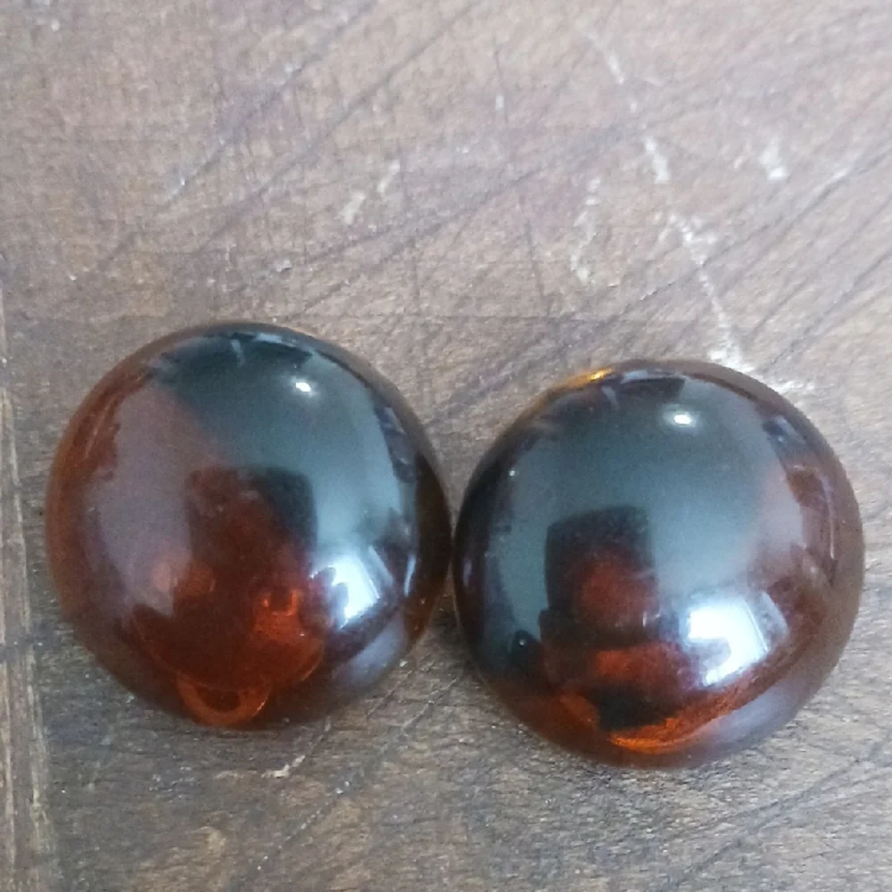 Large Amber  Round Clip-on  Earrings - - Picture 3 of 3
